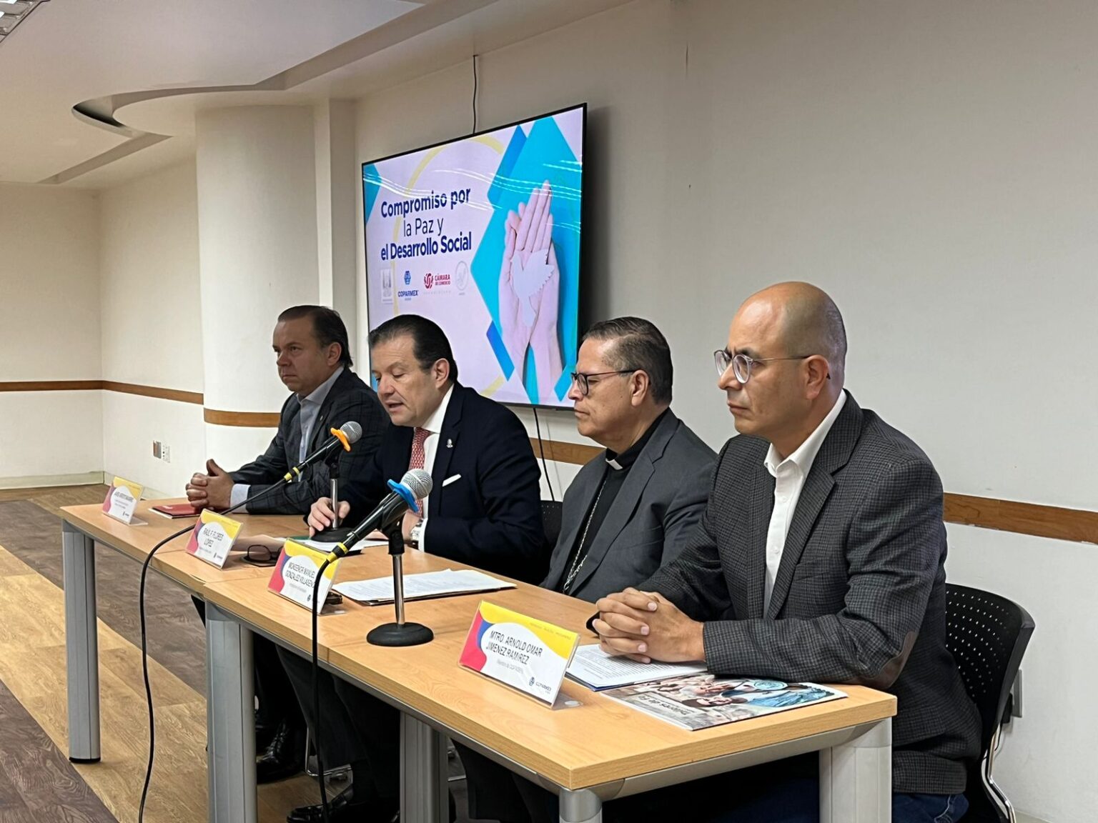 COPARMEX firma convenio para fomentar el compromiso ciudadano