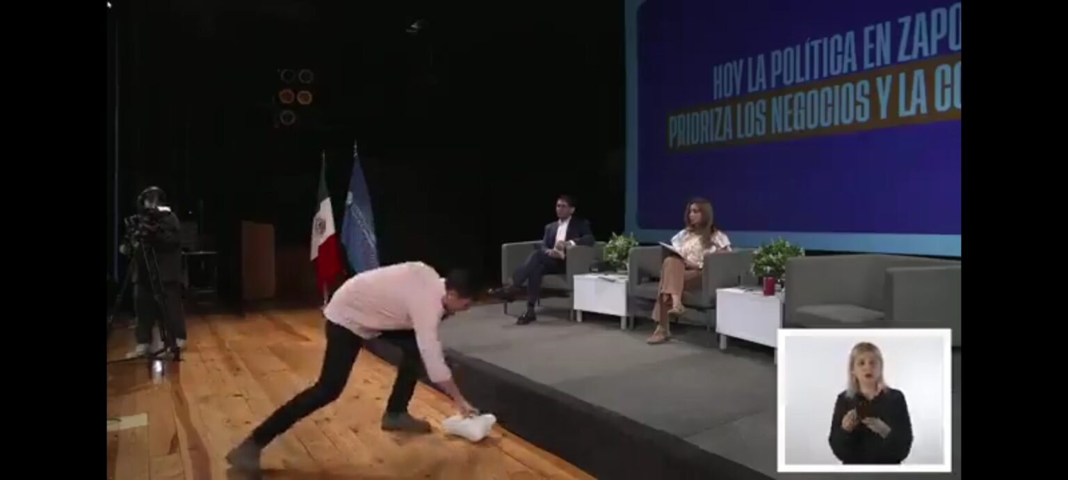 Protestas sorprenden a Pedro Kumamoto en su visita al ITESO