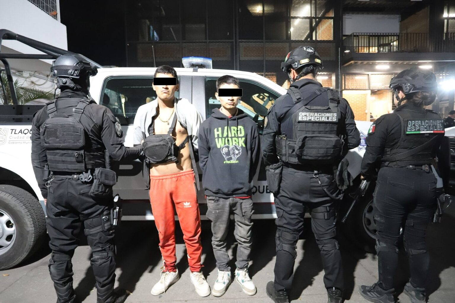 Detienen a dos hombres con armas y droga en Tlaquepaque.
