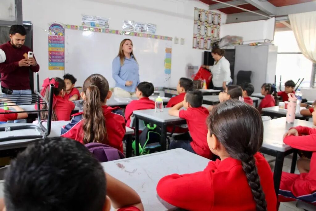 Renuevan una escuela histórica de El Salto.