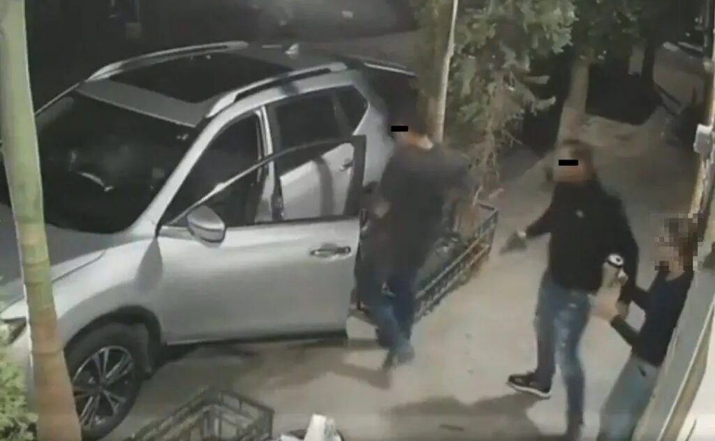 Detienen a dos responsables del robo de camioneta en Oblatos.