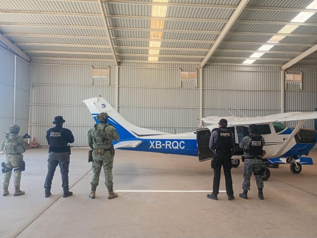 Aseguran droga, armas, aeronave y vehículos.