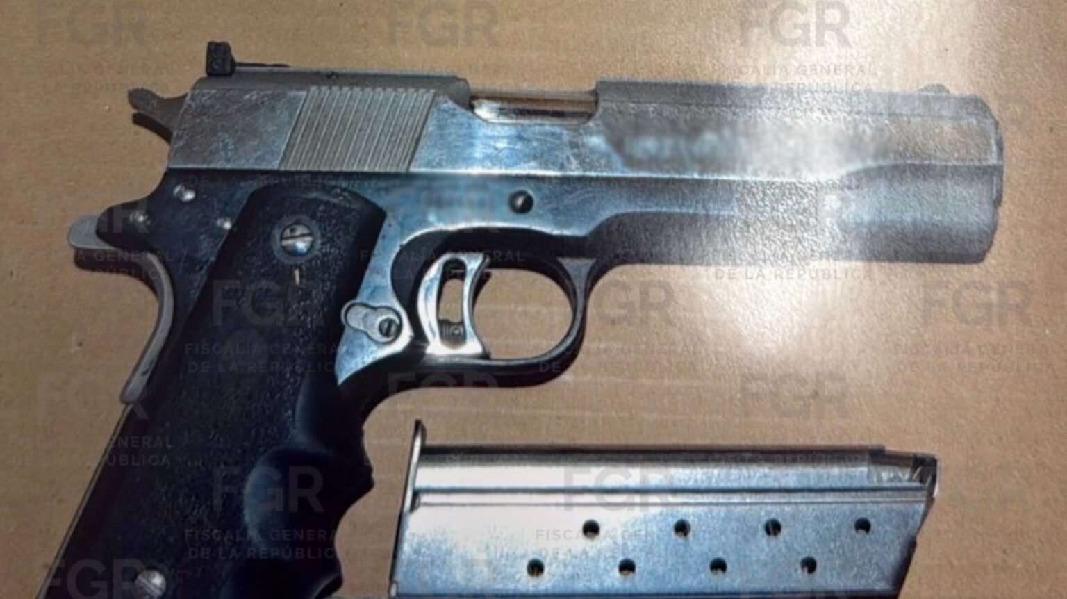 FGR logra condena de 18 años por armas y droga.